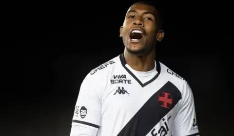 Rayan se firma como principal nome do Vasco e agradece Diniz: ‘Paizão’