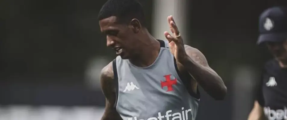 Robert Renan deve ganhar sequência como titular do Vasco