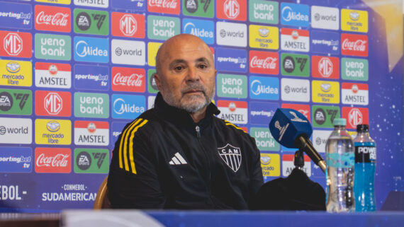 Sampaoli em entrevista coletiva depois de empate entre Bolívar e Atlético (2 a 2) pela Copa Sul-Americana (foto: Pedro Souza/Atlético)