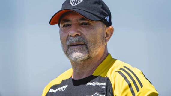 Jorge Sampaoli, técnico do Atlético, durante treinamento na Cidade do Galo (5/9) (foto: Pedro Souza/Atlético)