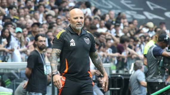 Sampaoli durante jogo do Atlético na Arena MRV (foto: Edesio Ferreira/EM/DA.Press)