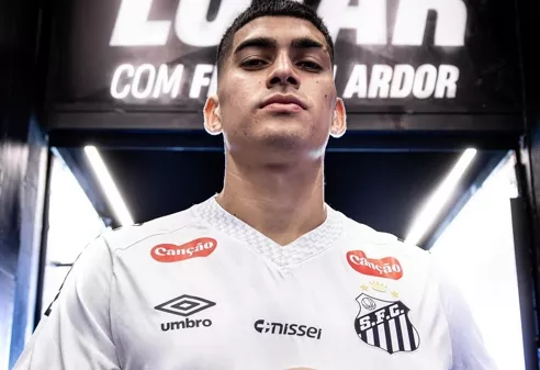 Santos anuncia Adonis Frías e reforça defesa para o Brasileirão