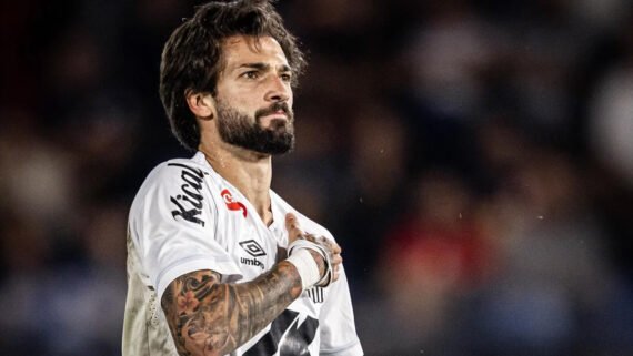 Lautaro Díaz fez o primeiro gol pelo Santos (foto: Divulgação / Santos FC)