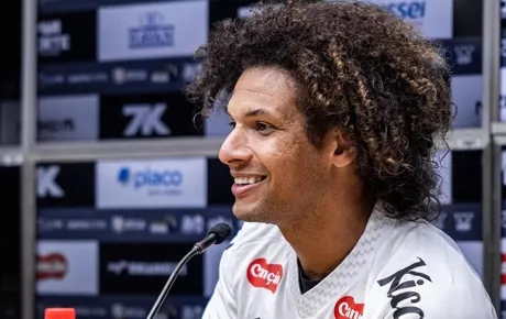 Santos pode rescindir contrato de Arão por lesão persistente