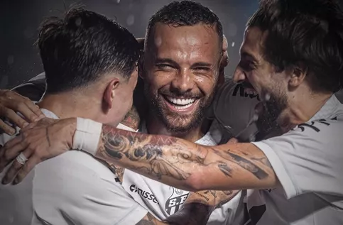 Santos vê Guilherme renascer com Vojvoda e mira futuro promissor no ataque