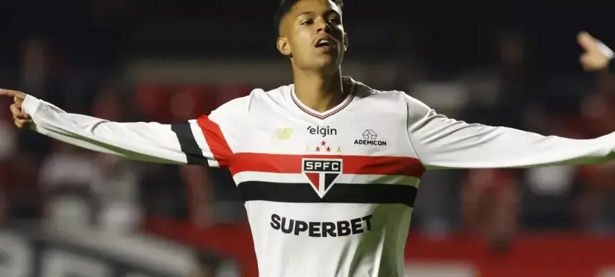 São Paulo renova com Ryan Francisco até 2029 mesmo após lesão