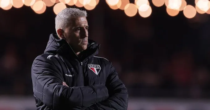 São Paulo vê MorumBis vazio e sofre para fazer gols em primeira ‘turbulência’ com Crespo