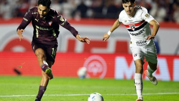 LDU venceu o São Paulo por 1 a 0 (foto: Miguel SCHINCARIOL / AFP)