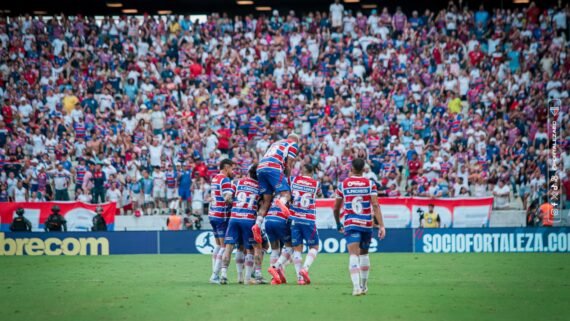 Jogadores do Fortaleza comemoram gol sobre o Sport pelo Campeonato Brasileiro (foto: Divulgação/Fortaleza)