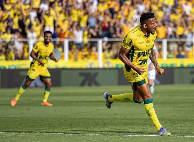 Reinaldo celebra vitória Mirassol