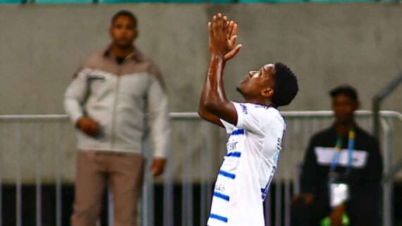 Atacante Luis Sinisterra marcou o primeiro gol pelo Cruzeiro na vitória por 2 a 1 sobre o Bahia, pelo Brasileiro (foto: Mauricio Simões/Cruzeiro)