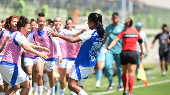 Marília atingiu a marca de 100 jogos com a camisa do Cruzeiro (foto: Leandro Couri/EM/D.A Press)