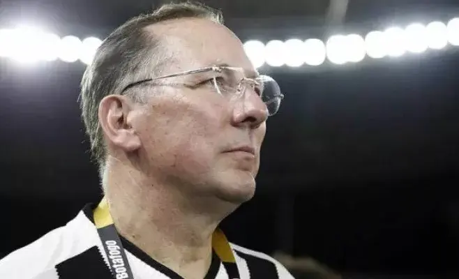 Textor encerra disputa e reforça parceria no Botafogo