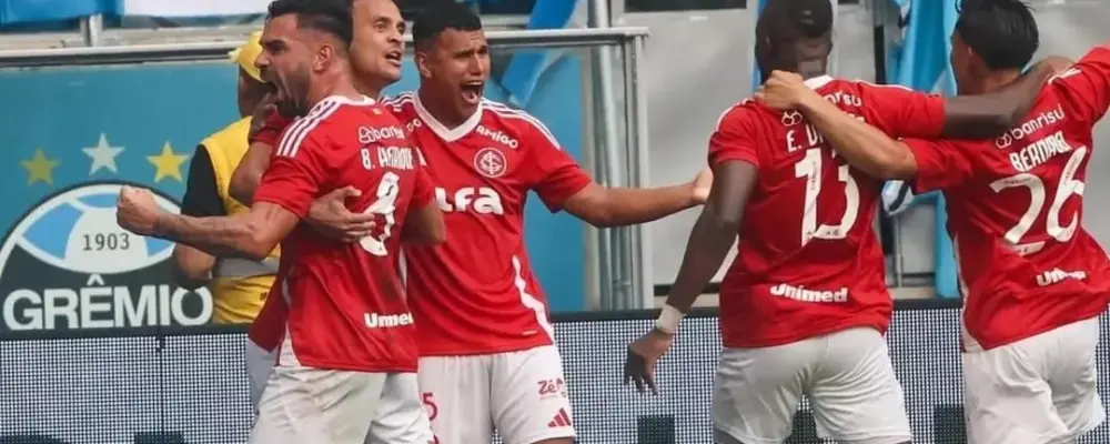 Torcedores protestam no CT do Inter em semana de Gre-Nal