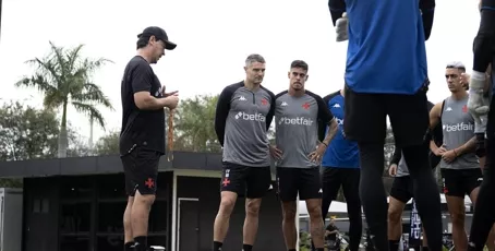 Vasco confia em Diniz para quebrar tabu contra Flamengo