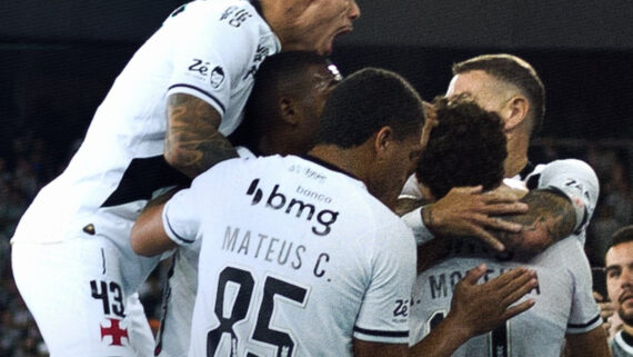 Jogadores do Vasco comemoram gol contra o Botafogo (foto: Matheus Lima/Vasco)