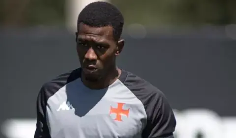 Vasco mira definir dupla de zaga ideal para a sequência do ano