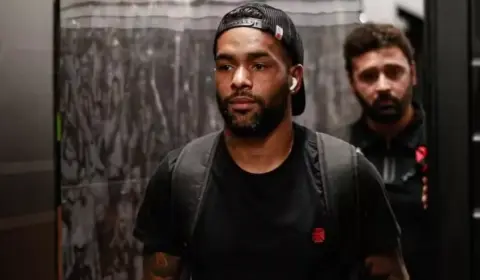 Vasco rescinde com Alex Teixeira e planeja liberar mais dois atletas