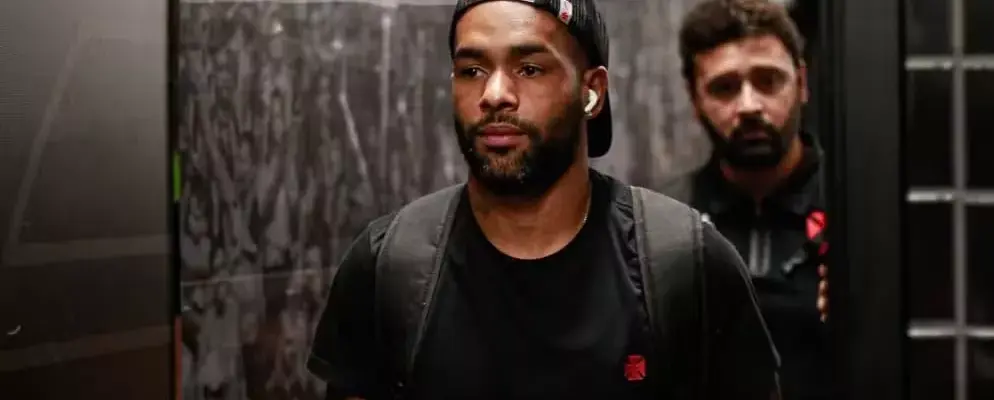 Vasco rescinde com Alex Teixeira e planeja liberar mais dois atletas