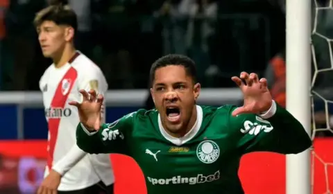 Vitor Roque é exaltado por jornal espanhol após vitória do Palmeiras sobre o River: ‘Vale ouro’