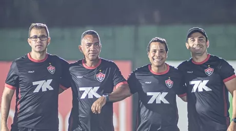 Vitória encara Fortaleza pressionado na luta contra o rebaixamento