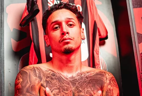 Vitória iguala recorde de estrangeiros no Brasileirão 2025