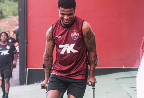 Vitória projeta volta de Jamerson só em 2026 após grave lesão