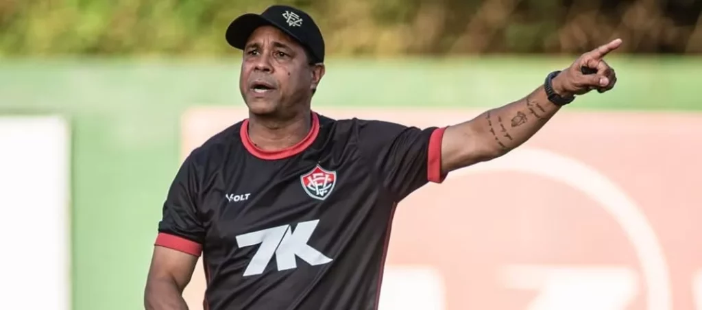 Rodrigo Chagas durante treino (Foto: Victor Ferreira-EC Vitória