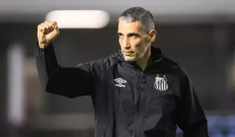 Vojvoda prega Santos ‘mirando para cima’ e espera que vitória tire ansiedade do setor ofensivo