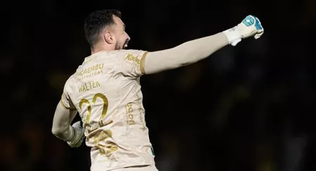 Walter brilha no Mirassol e lidera ranking de defesas no Brasileirão Série A