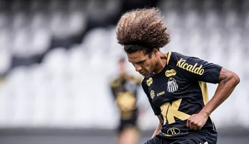 Willian Arão segue fora, mas Santos descarta rescisão no Brasileirão