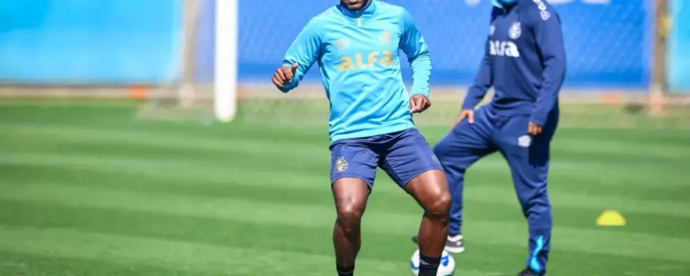 Willian exalta desafio no Grêmio e diz estar pronto