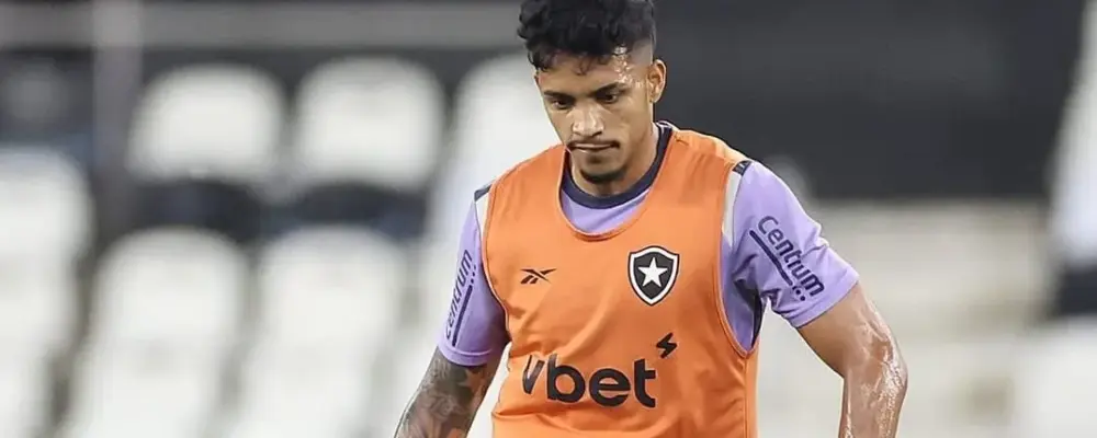 Zagueiro pode estrear pelo Botafogo após suspensão de titulares