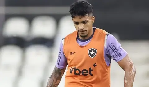 Zagueiro pode estrear pelo Botafogo após suspensão de titulares