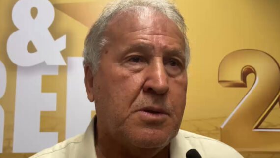 Zico em entrevista (foto: Izabela Baeta/No Ataque)