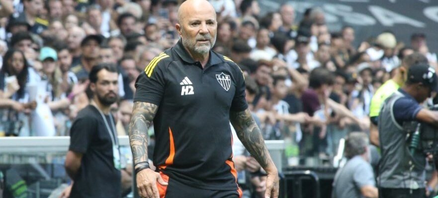 Sampaoli fala em recuperar três jogadores do Atlético