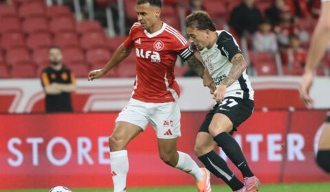 Internacional marca no fim e empata com Corinthians pelo Brasileiro