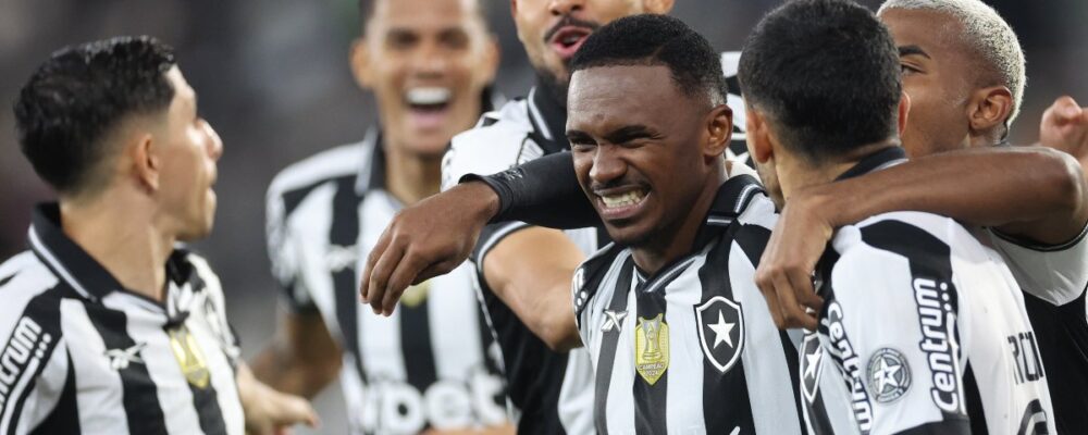 Botafogo vence Bahia e entra no G4 do Campeonato Brasileiro