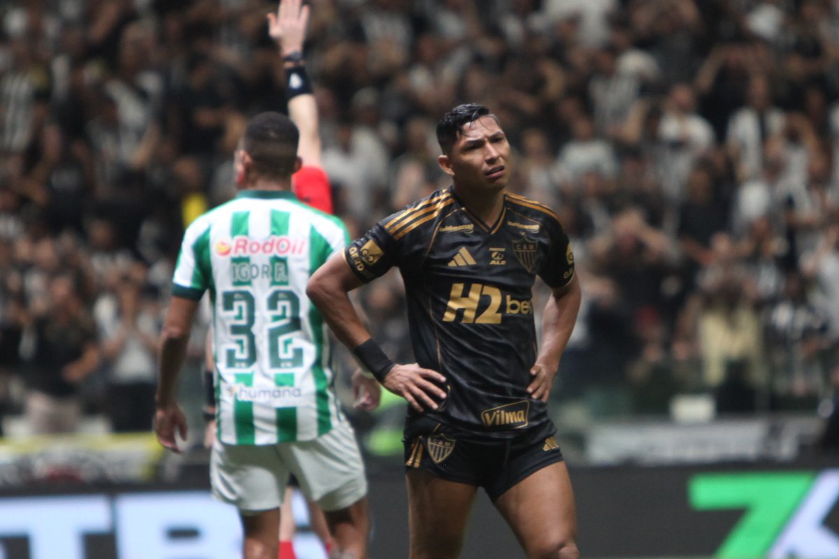 Rony lamenta em Atlético x Juventude na Arena MRV (foto: Edesio Ferreira/EM/D.A Press)