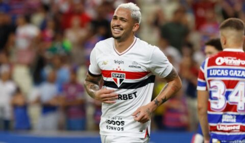 São Paulo vence Fortaleza com um a menos e encerra sequência ruim no Brasileiro