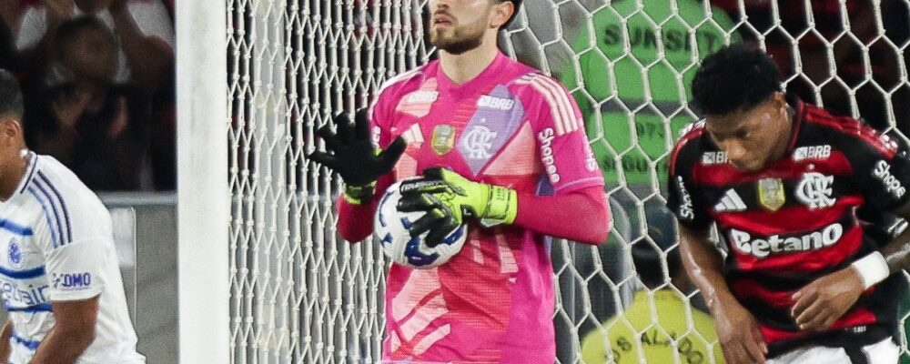 Cruzeiro pressiona Flamengo, e Rossi recebe a maior nota do jogo