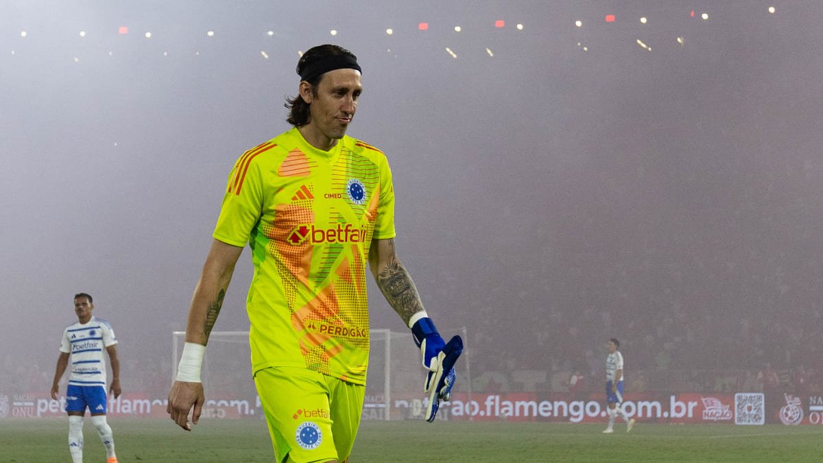 Cássio, goleiro do Cruzeiro, em duelo com o Flamengo, pela 26ª rodada do Brasileiro - (foto: Thais Magalhães/Cruzeiro)