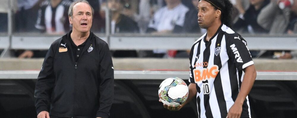 Tardelli revela bastidores de treta entre Levir e Ronaldinho no Atlético: ‘Aqui eu não jogo mais’