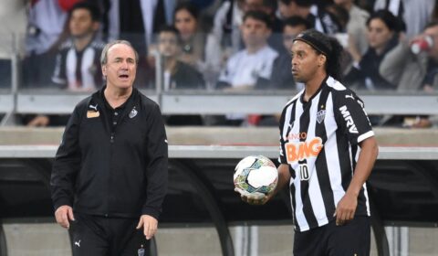 Tardelli revela bastidores de treta entre Levir e Ronaldinho no Atlético: ‘Aqui eu não jogo mais’