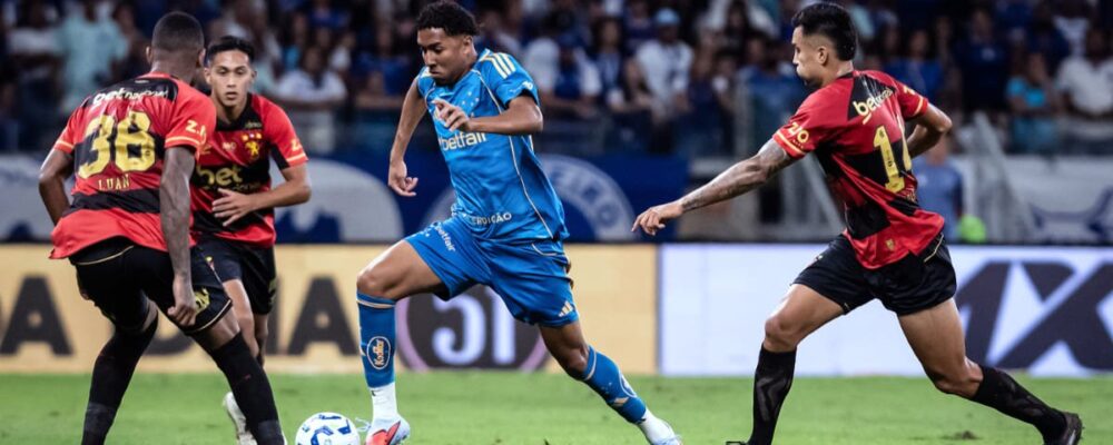 Volante ganha oportunidade, e todos os reforços estreiam pelo Cruzeiro