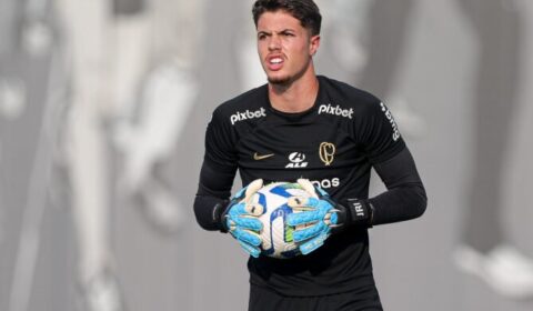 Quem é o goleiro que nunca jogou e vai substituir Hugo Souza no Corinthians?