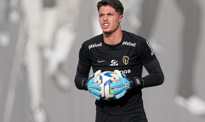 Quem é o goleiro que nunca jogou e vai substituir Hugo Souza no Corinthians?