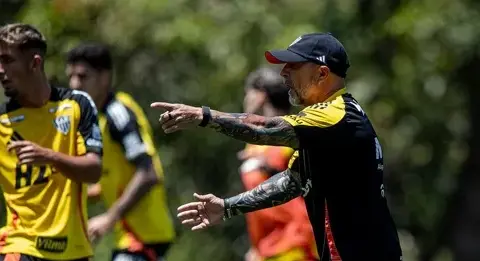 Diretoria do Atlético-MG cobra elenco após derrota e se reúne na Cidade do Galo