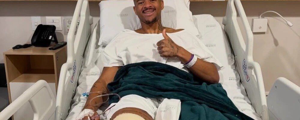 Zagueiro que pertence ao Cruzeiro é operado após grave lesão