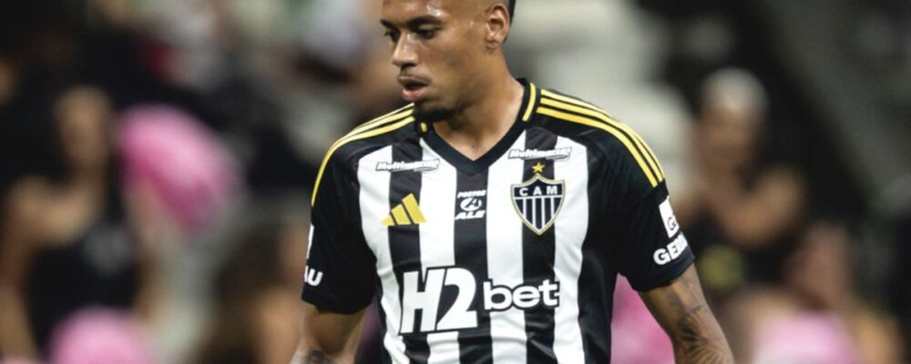 Zagueiro comete pênalti em estreia no Atlético, mas soma bons números e manda recado